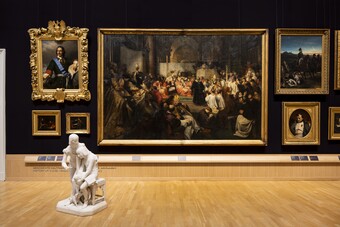 Raumansicht Makart-Saal mit dem Werk Galilei vor dem Konzil, 1861, von Friedrich Karl Hausmann (1825–1886), mittig © Hamburger Kunsthalle / bpk Foto: Fred Dott